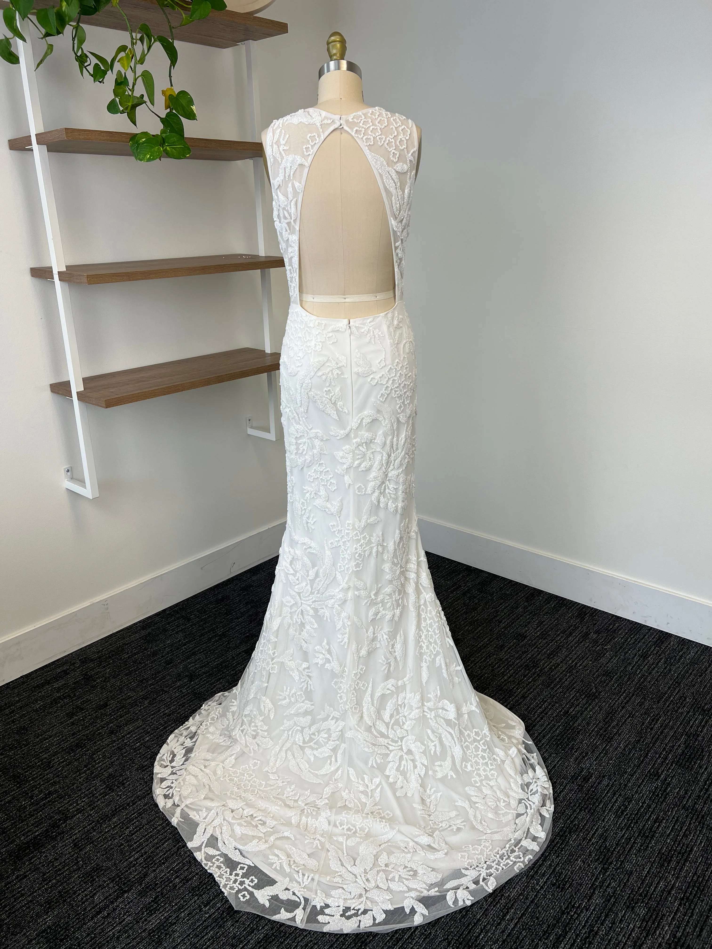 B / Lotus Threads 82115 Size 10
